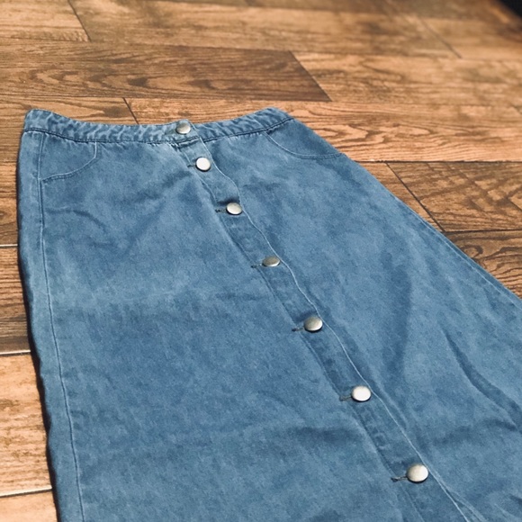 Velvet Heart Dresses & Skirts - Velvet Heart Button down Jean skirt